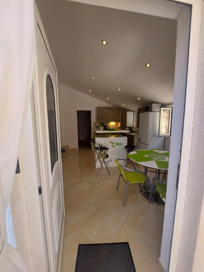 Apartman Marina Sa Parkingom イェルサ エクステリア 写真
