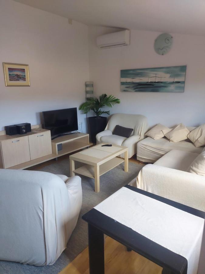 Apartman Marina Sa Parkingom イェルサ エクステリア 写真