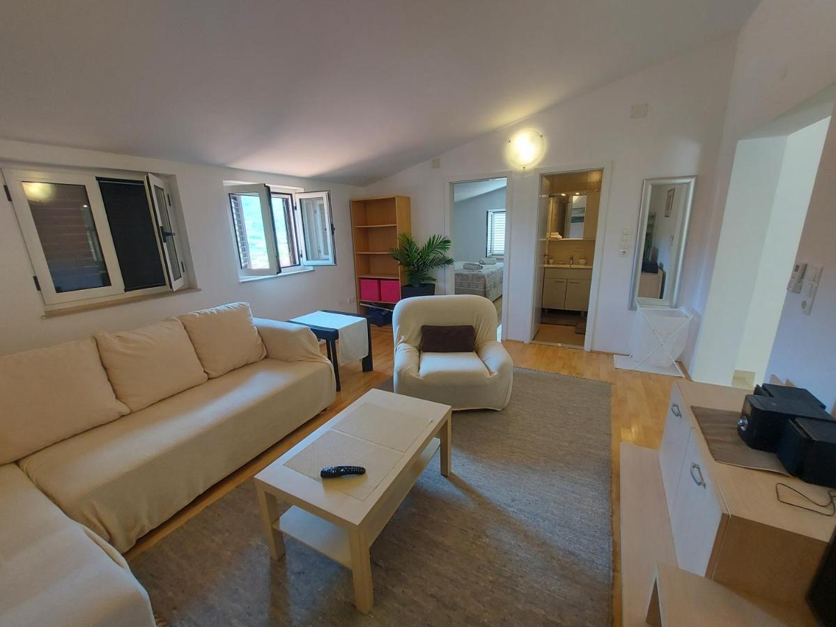 Apartman Marina Sa Parkingom イェルサ エクステリア 写真