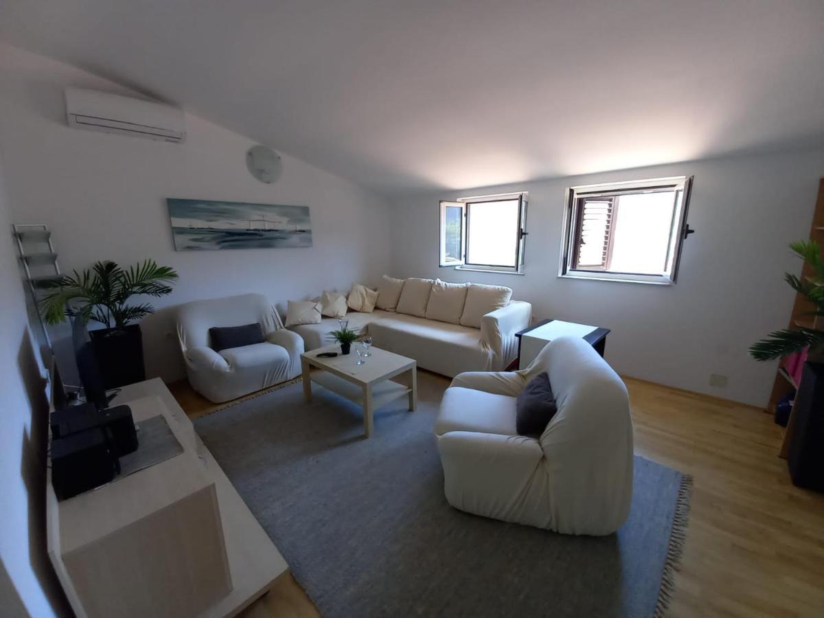 Apartman Marina Sa Parkingom イェルサ エクステリア 写真